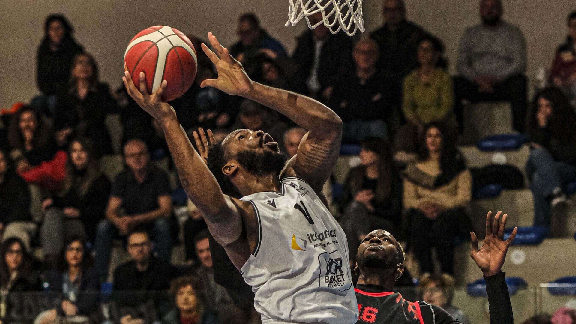 PALLA A DUE AL PALASABETTA: L’AIR BASKET ITALIANGAS SFIDA IL BIM BUM BASKET RENDE